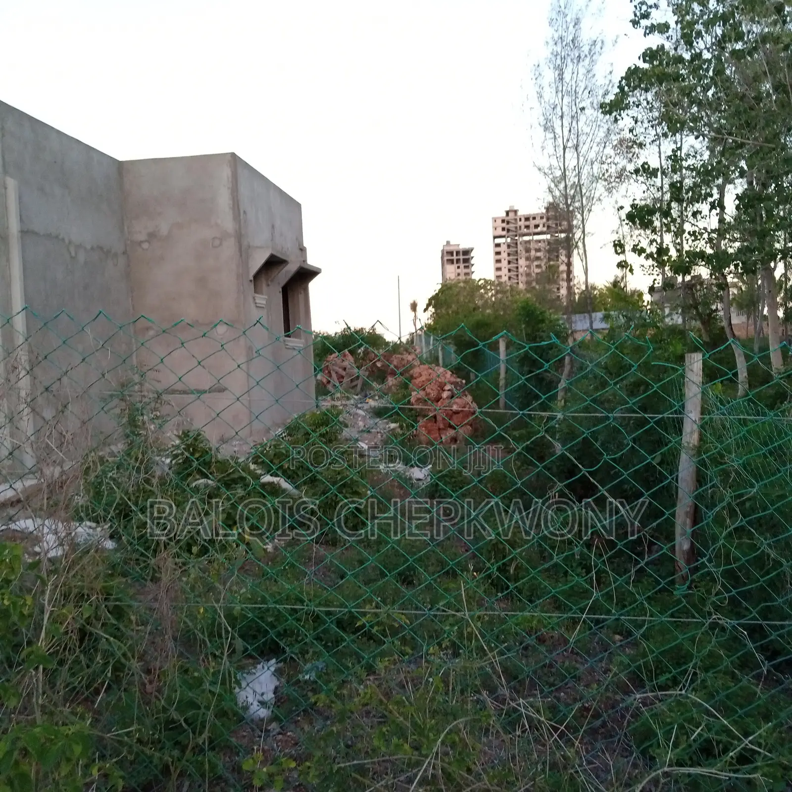 Prime 85x100ft Plot in Kikambala – 10 Min Walk to Beach!