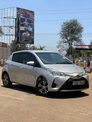 Toyota Vitz 2017 Silver