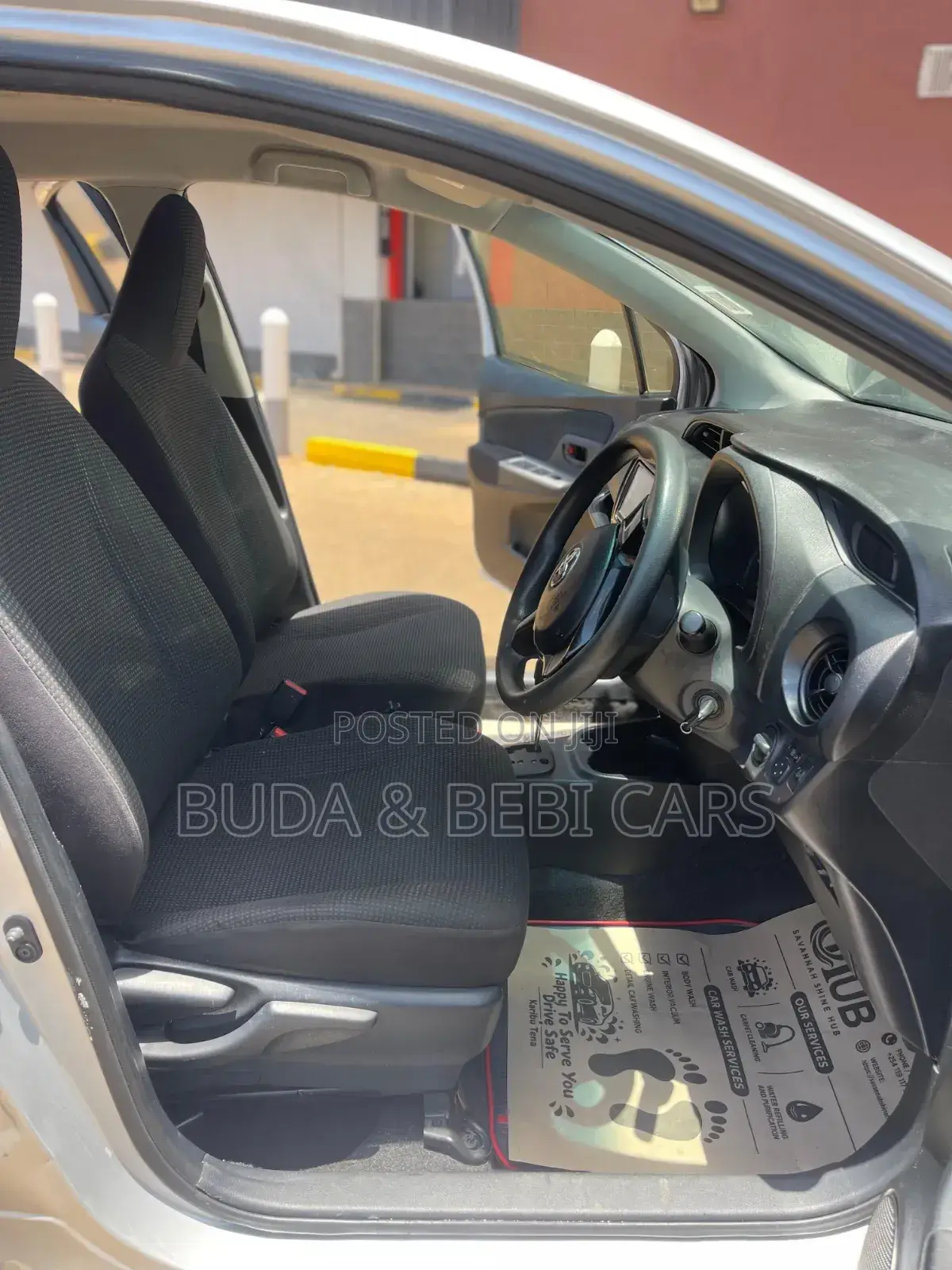 Toyota Vitz 2017 Silver