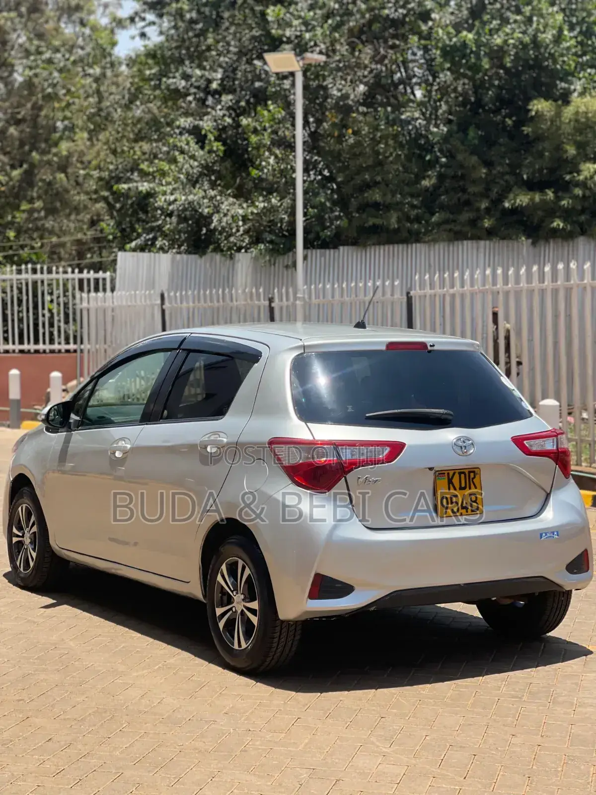 Toyota Vitz 2017 Silver