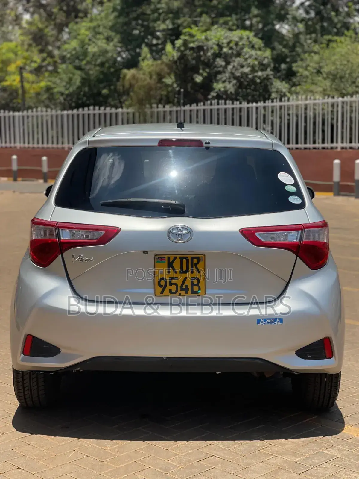 Toyota Vitz 2017 Silver