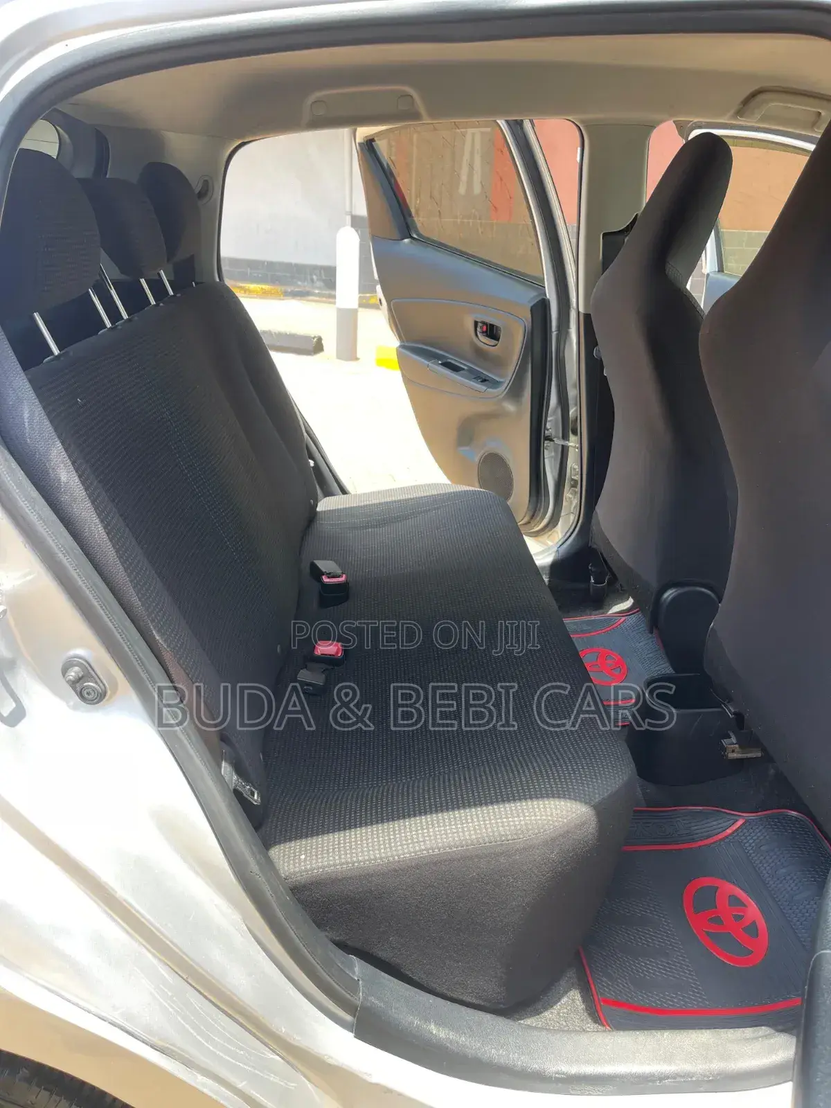 Toyota Vitz 2017 Silver