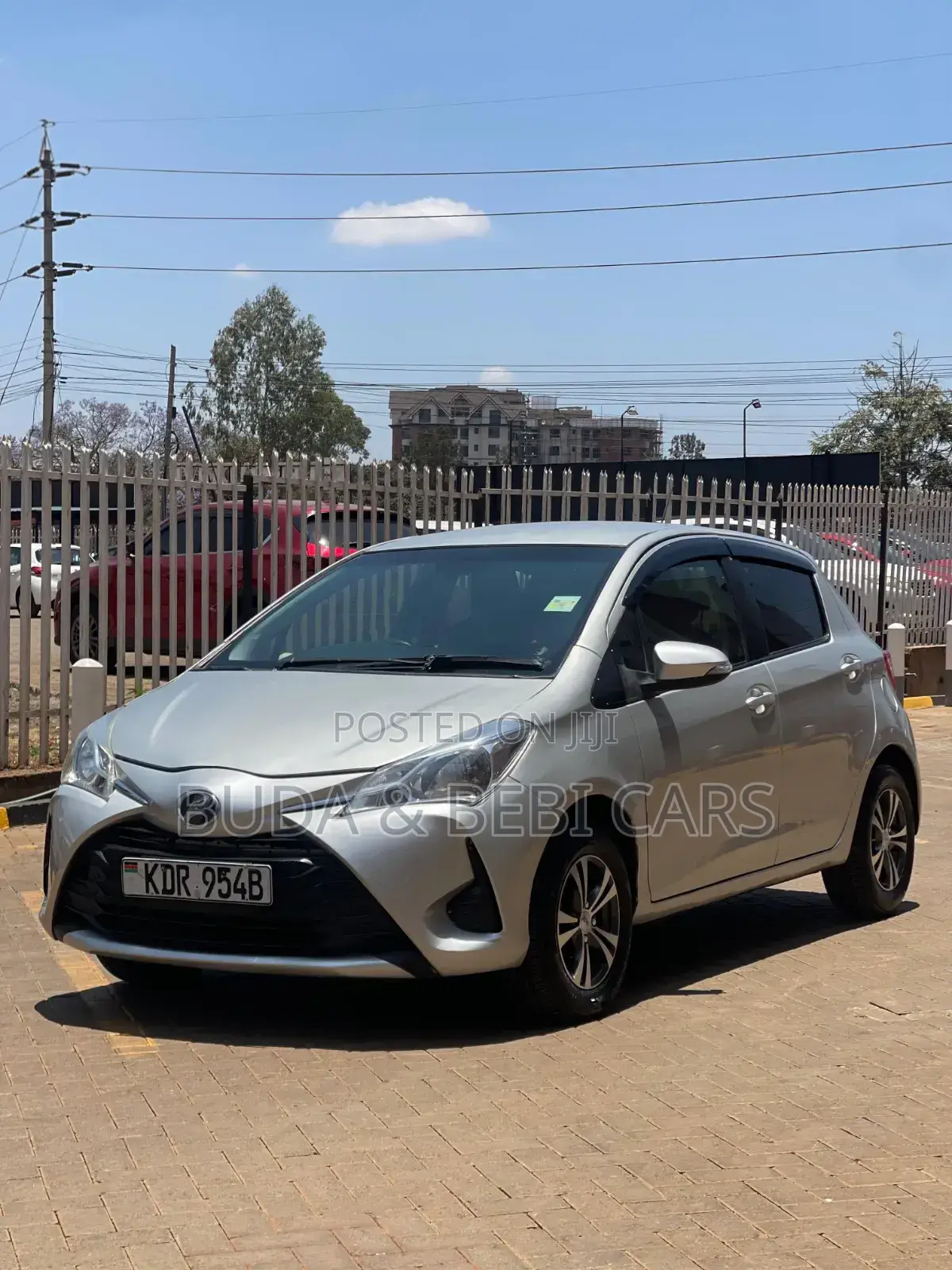 Toyota Vitz 2017 Silver
