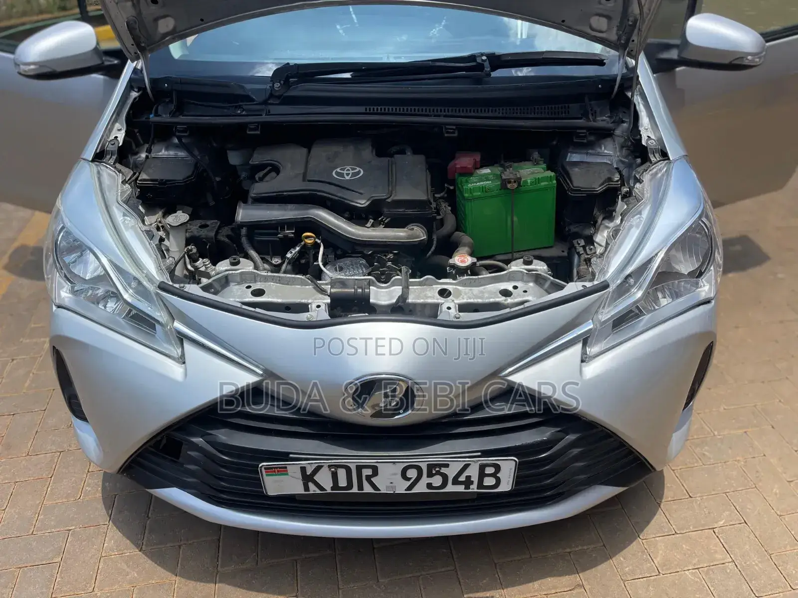 Toyota Vitz 2017 Silver