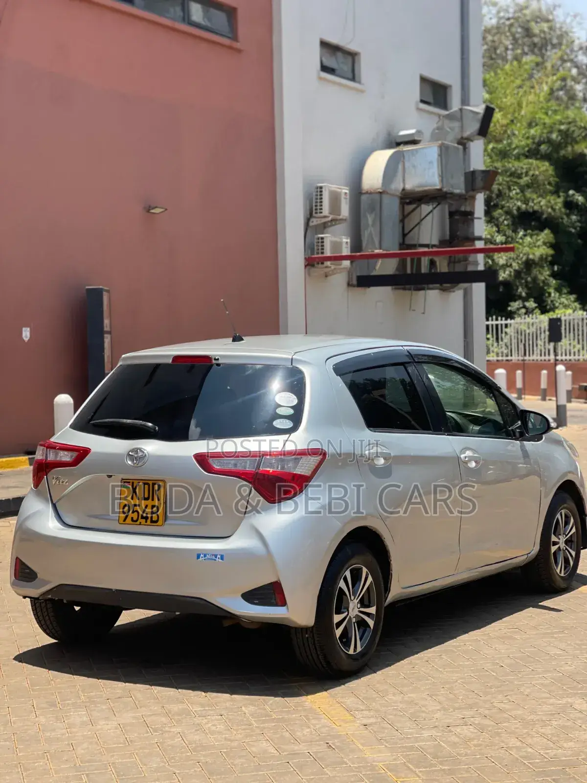 Toyota Vitz 2017 Silver