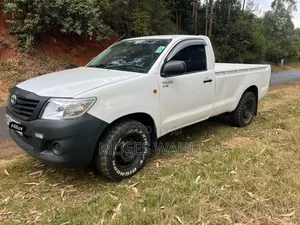 Toyota Hilux WORKMATE 2014 White