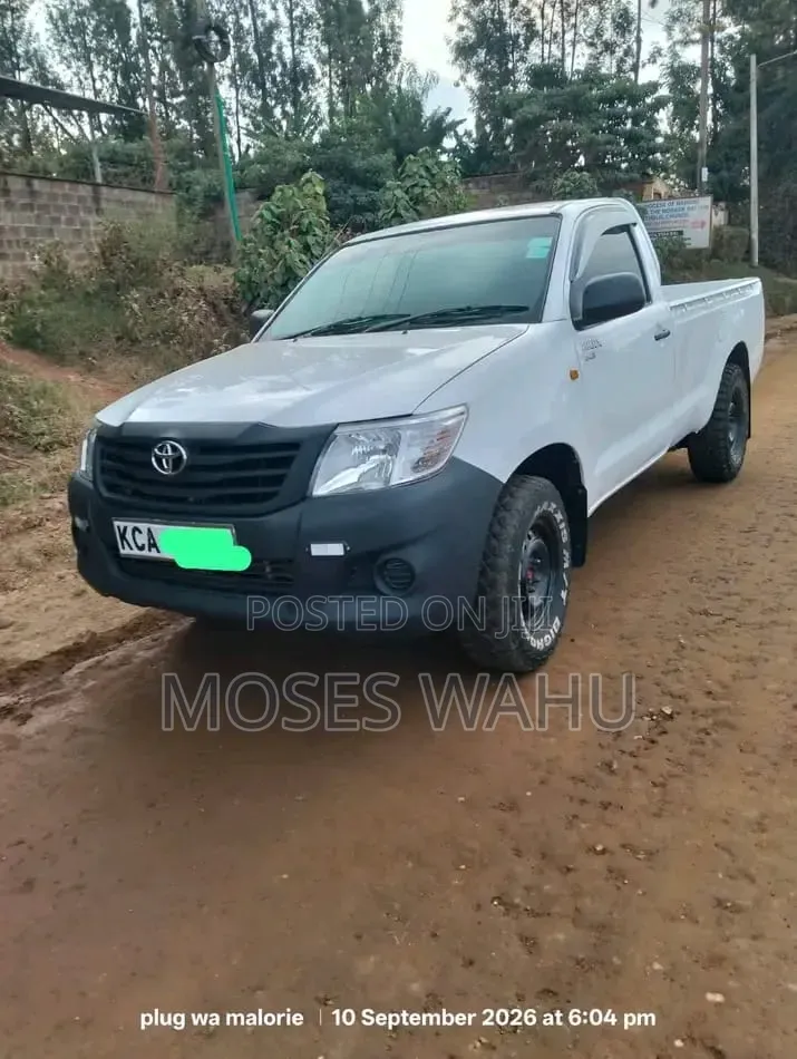 Toyota Hilux WORKMATE 2014 White