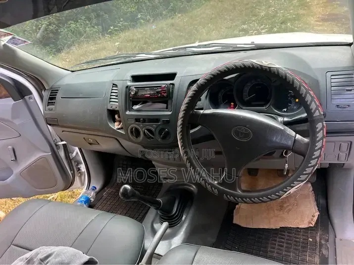Toyota Hilux WORKMATE 2014 White