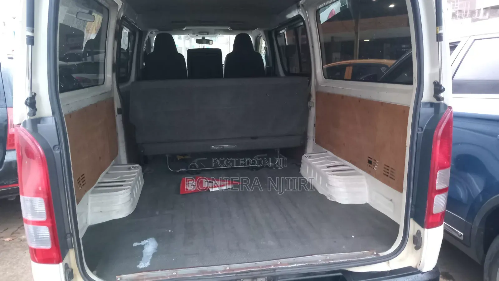 Toyota HiAce 2014 White
