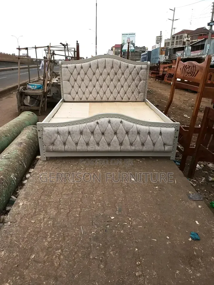 5by6 Grey Mocket Diamond-Tufted Bed