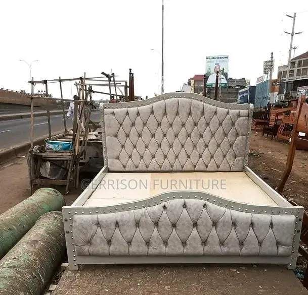 5by6 Grey Mocket Diamond-Tufted Bed