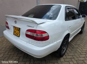 Toyota Corolla 1998 White