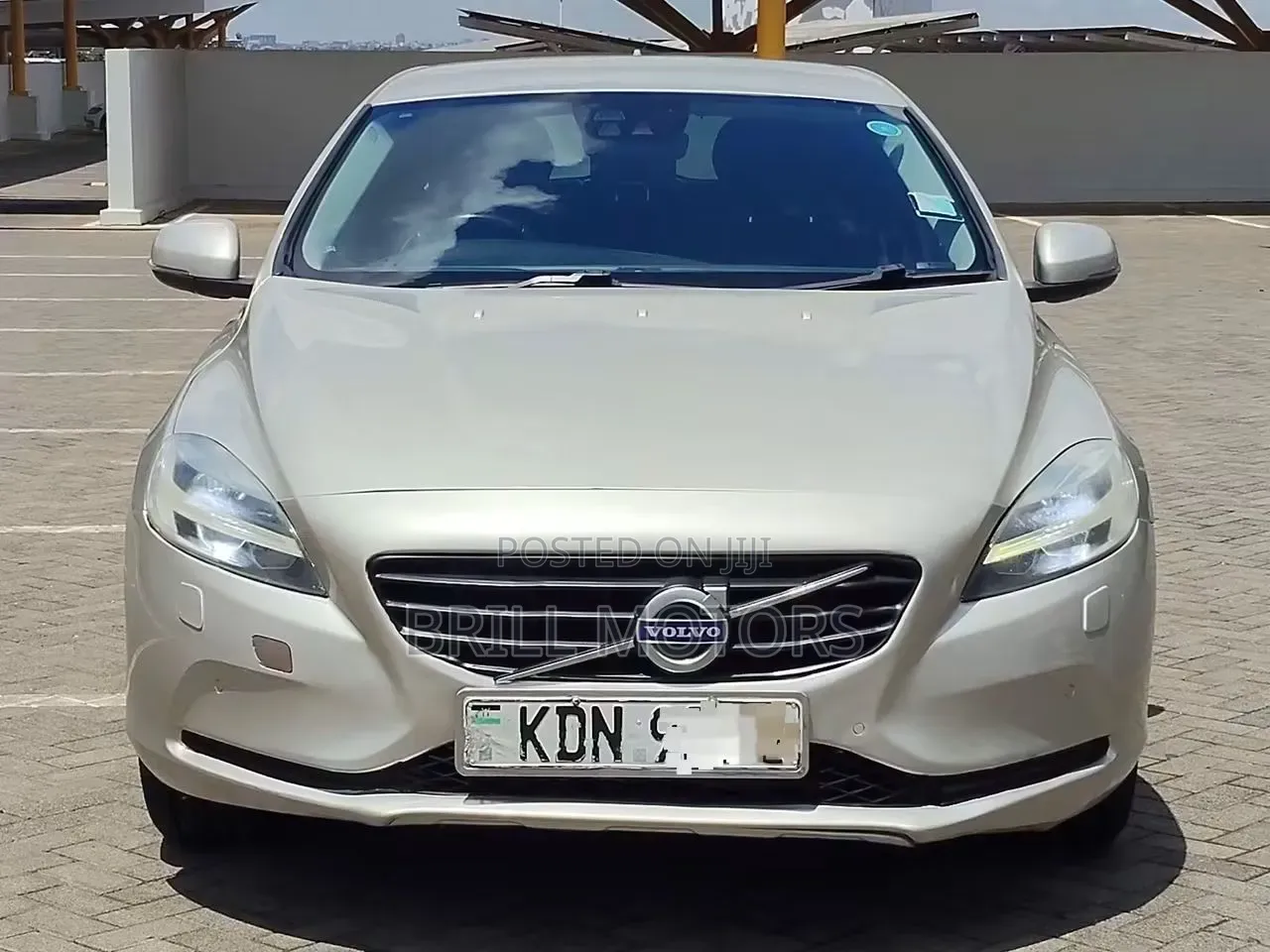 Volvo V40 2016 Gold