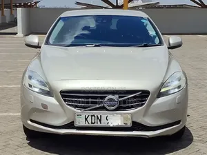 Volvo V40 2016 Gold