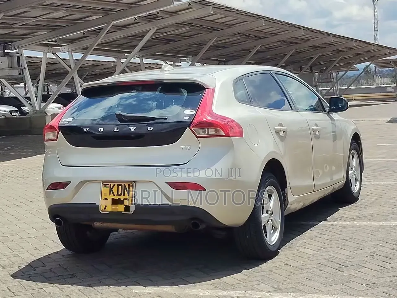 Volvo V40 2016 Gold