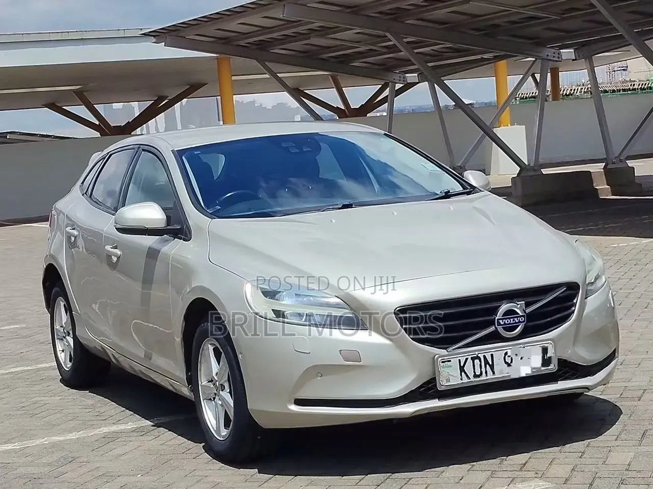 Volvo V40 2016 Gold
