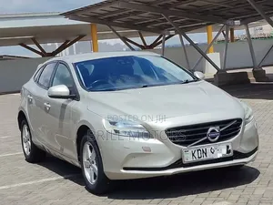 Volvo V40 2016 Gold
