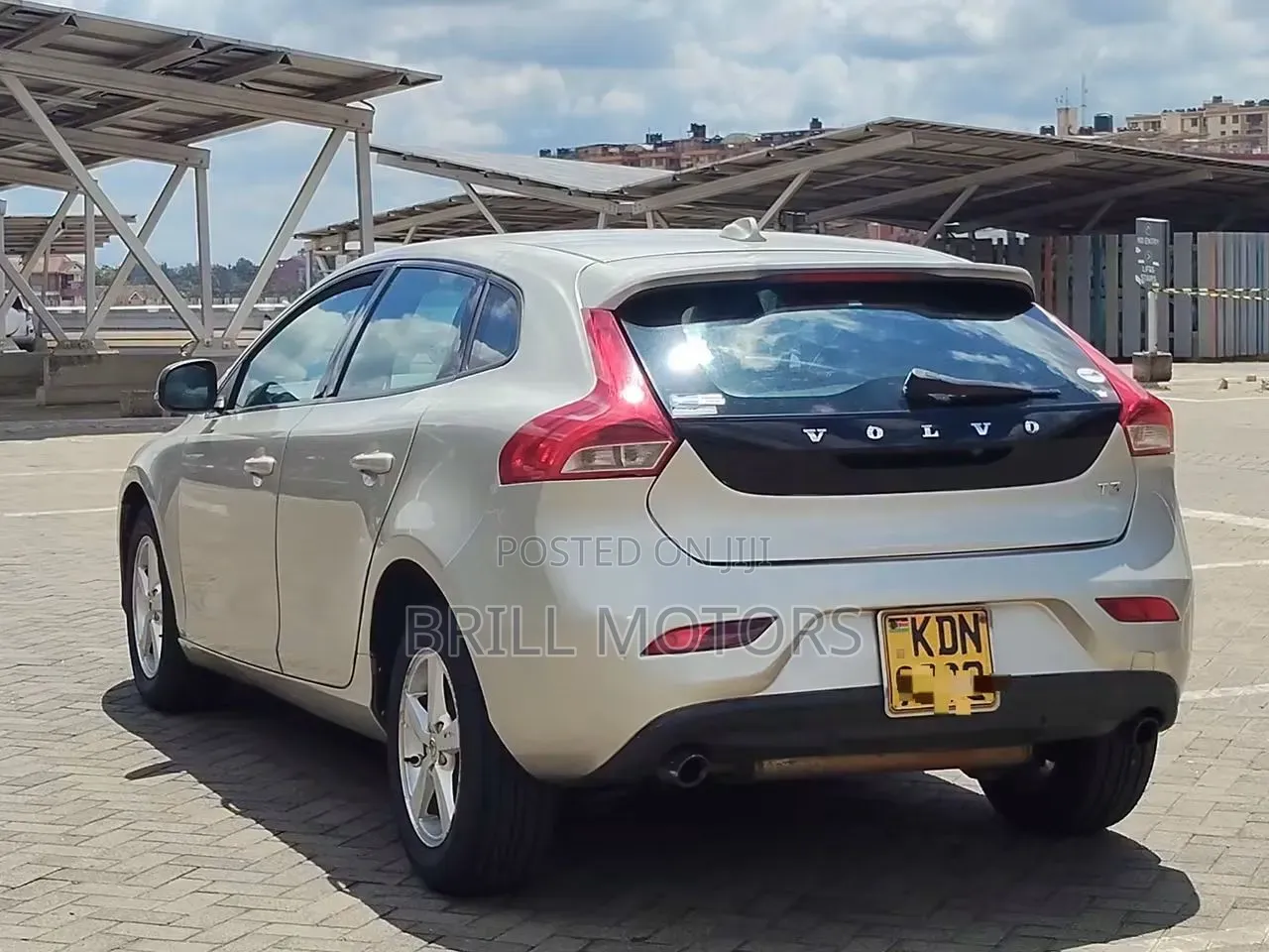 Volvo V40 2016 Gold