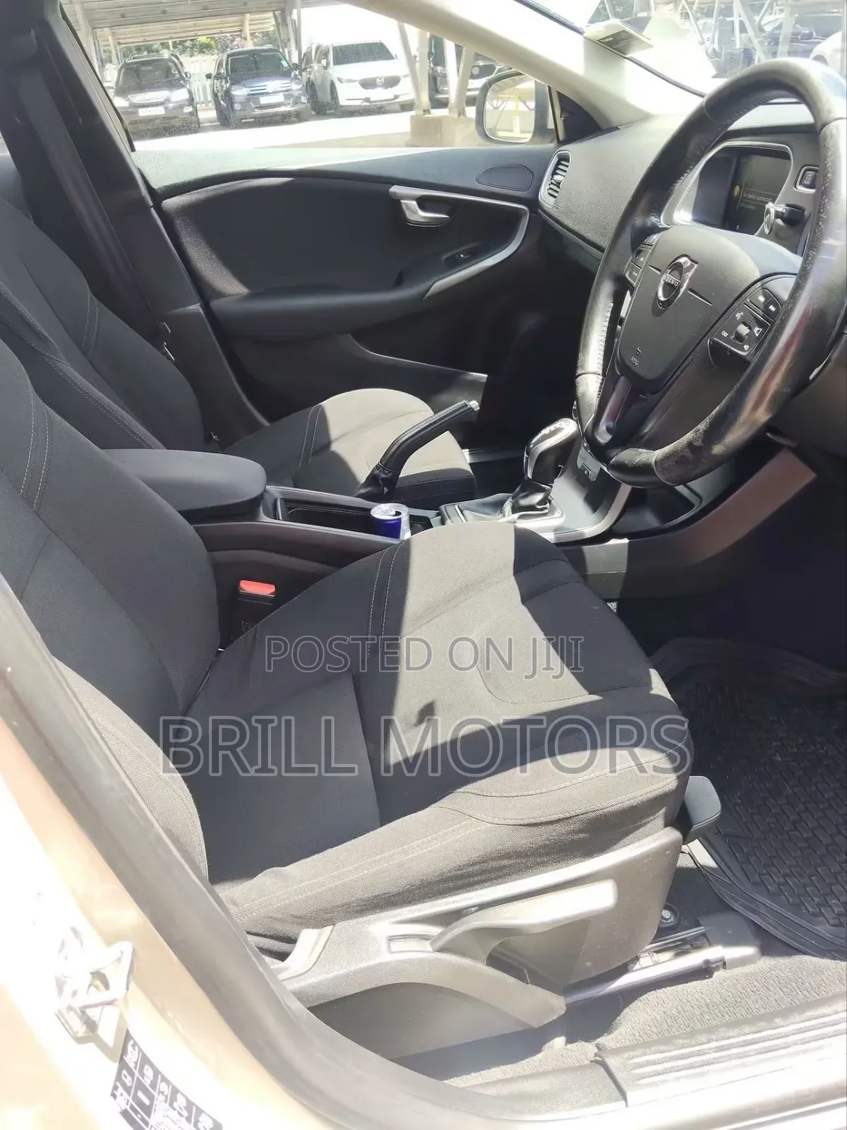 Volvo V40 2016 Gold
