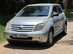 Toyota IST 2006 Silver