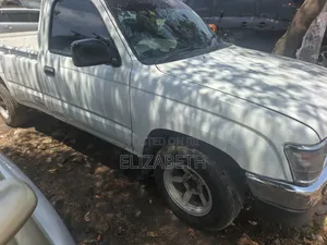 Toyota Hilux 2003 White