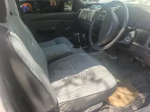 Toyota Hilux 2003 White