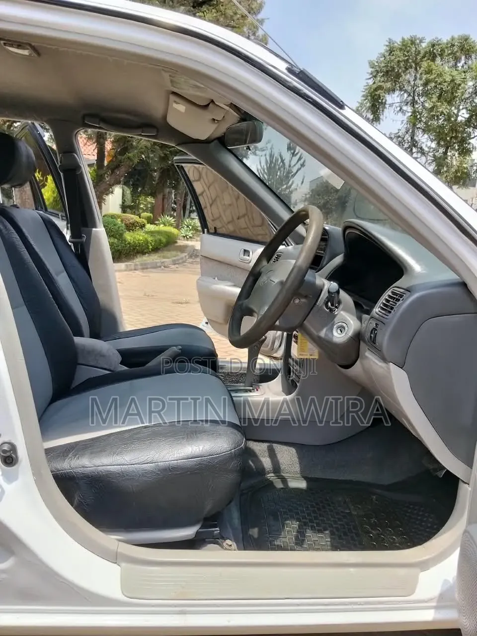 Toyota Corolla 2000 White