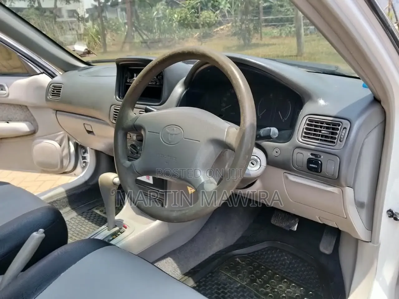Toyota Corolla 2000 White