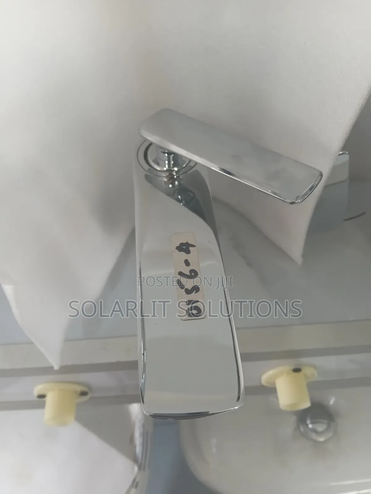 Modern Chrome Single-Handle Bathroom Basin Mixer Tap Model 10156-4