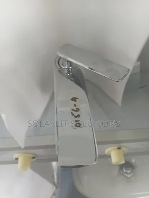 Modern Chrome Single-Handle Bathroom Basin Mixer Tap Model 10156-4
