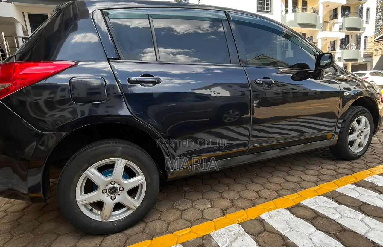 Nissan Tiida 2011 Black