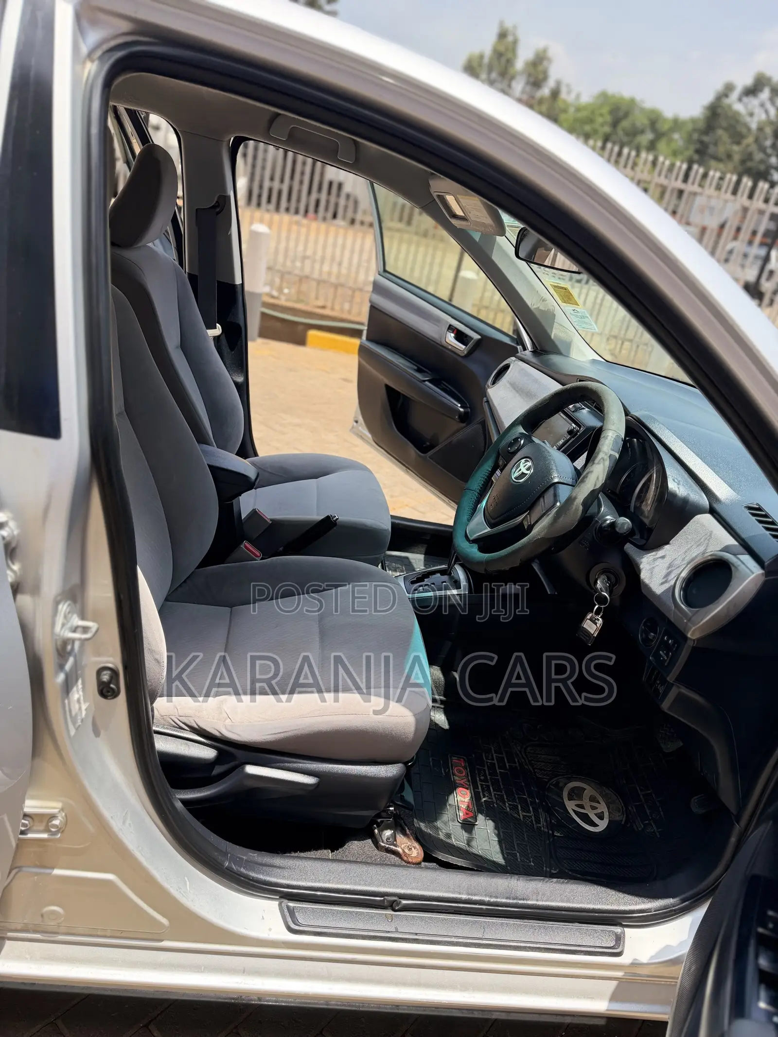 Toyota Axio 1.5 G 2WD 2012 Silver