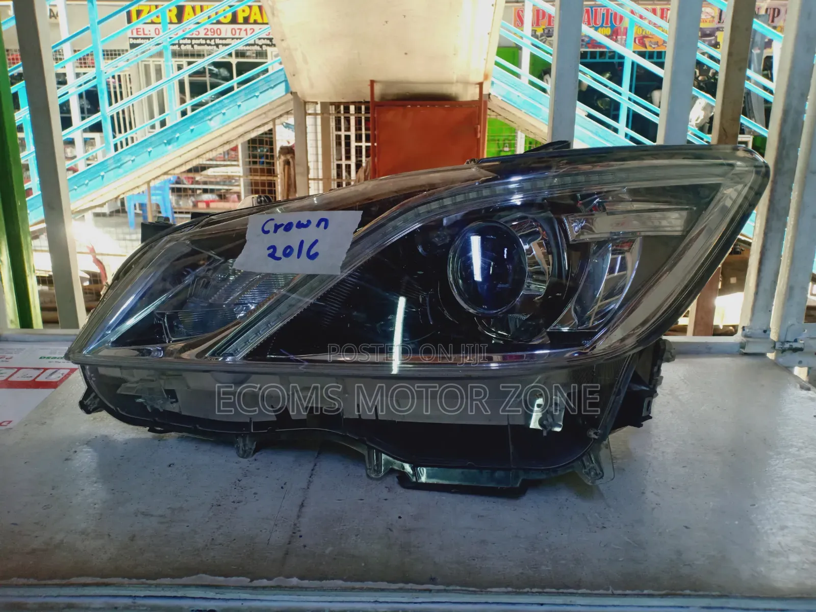 Toyota Crown 2017 Headlight