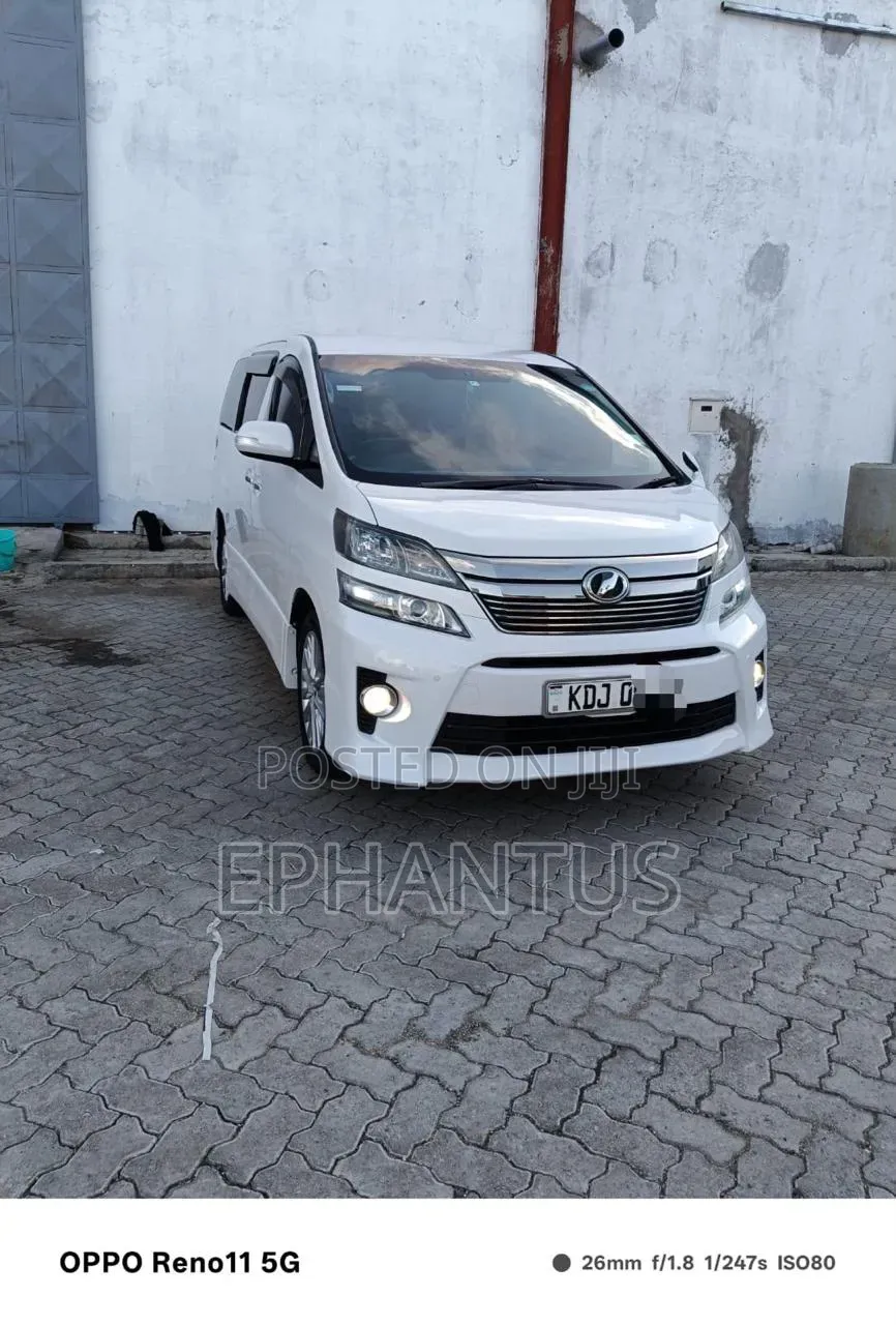 Toyota Vellfire V 2.4 FWD 8-Seater 2014 White