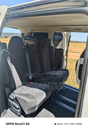 Toyota Vellfire V 2.4 FWD 8-Seater 2014 White