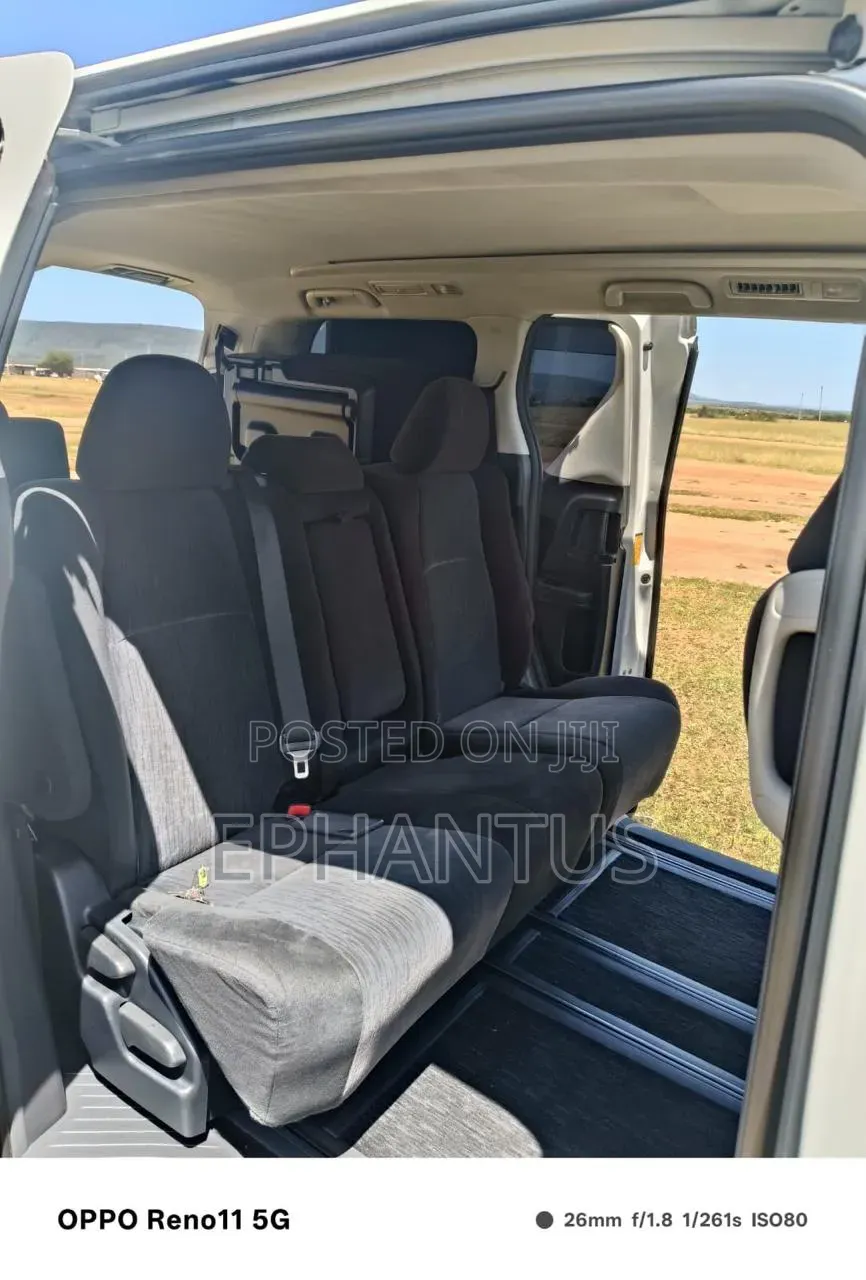 Toyota Vellfire V 2.4 FWD 8-Seater 2014 White