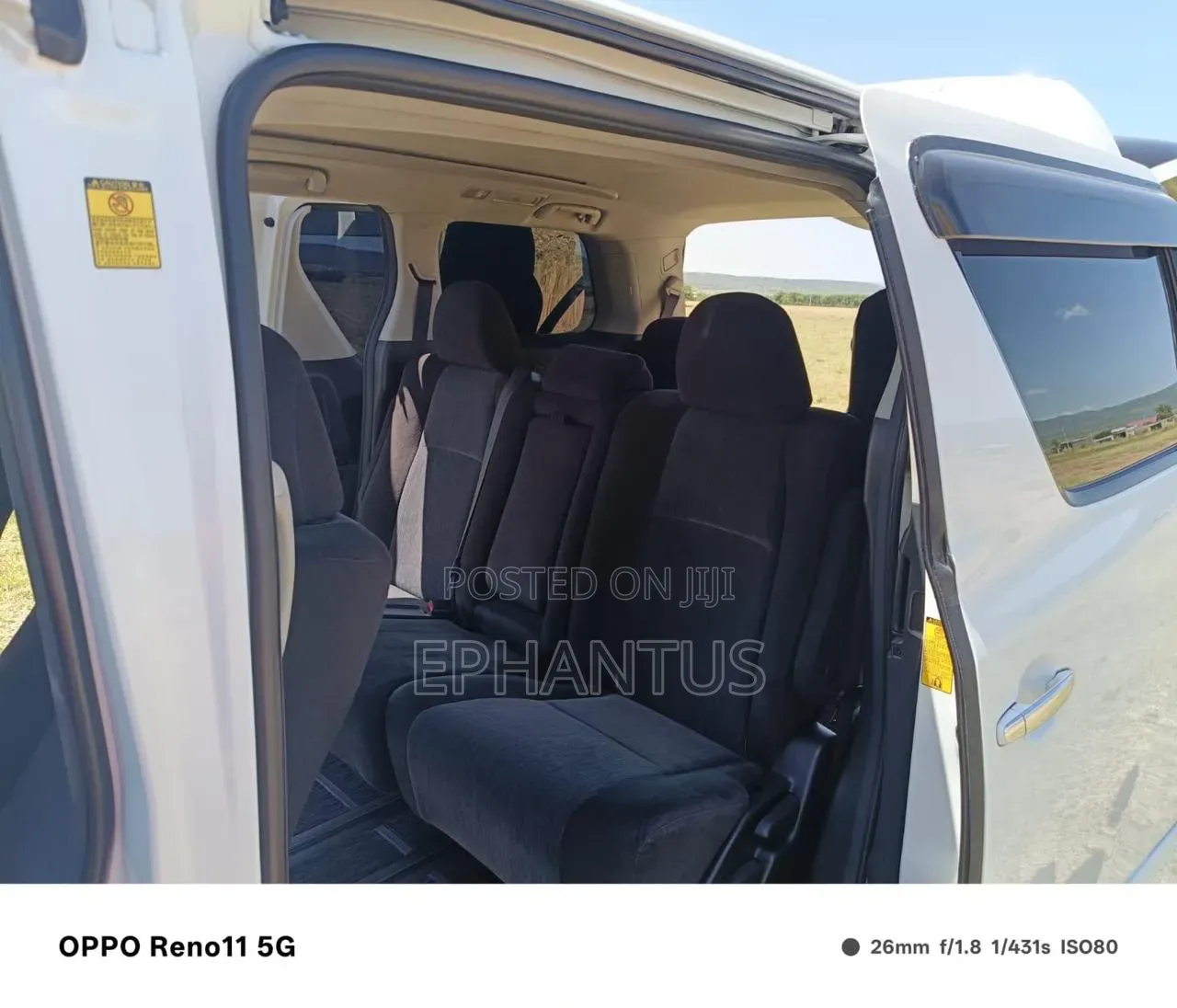 Toyota Vellfire V 2.4 FWD 8-Seater 2014 White