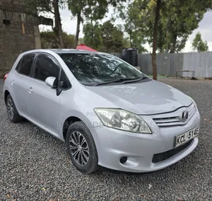 Toyota Auris 2010 Silver
