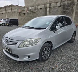 Toyota Auris 2010 Silver