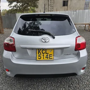 Toyota Auris 2010 Silver
