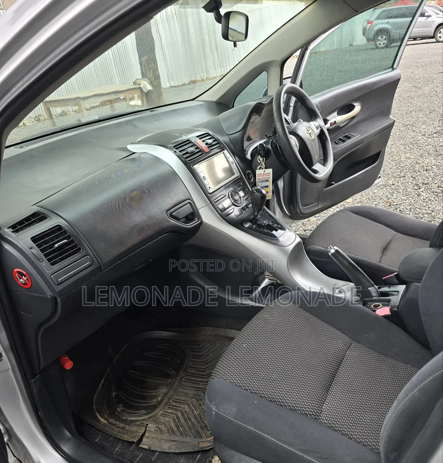 Toyota Auris 2010 Silver