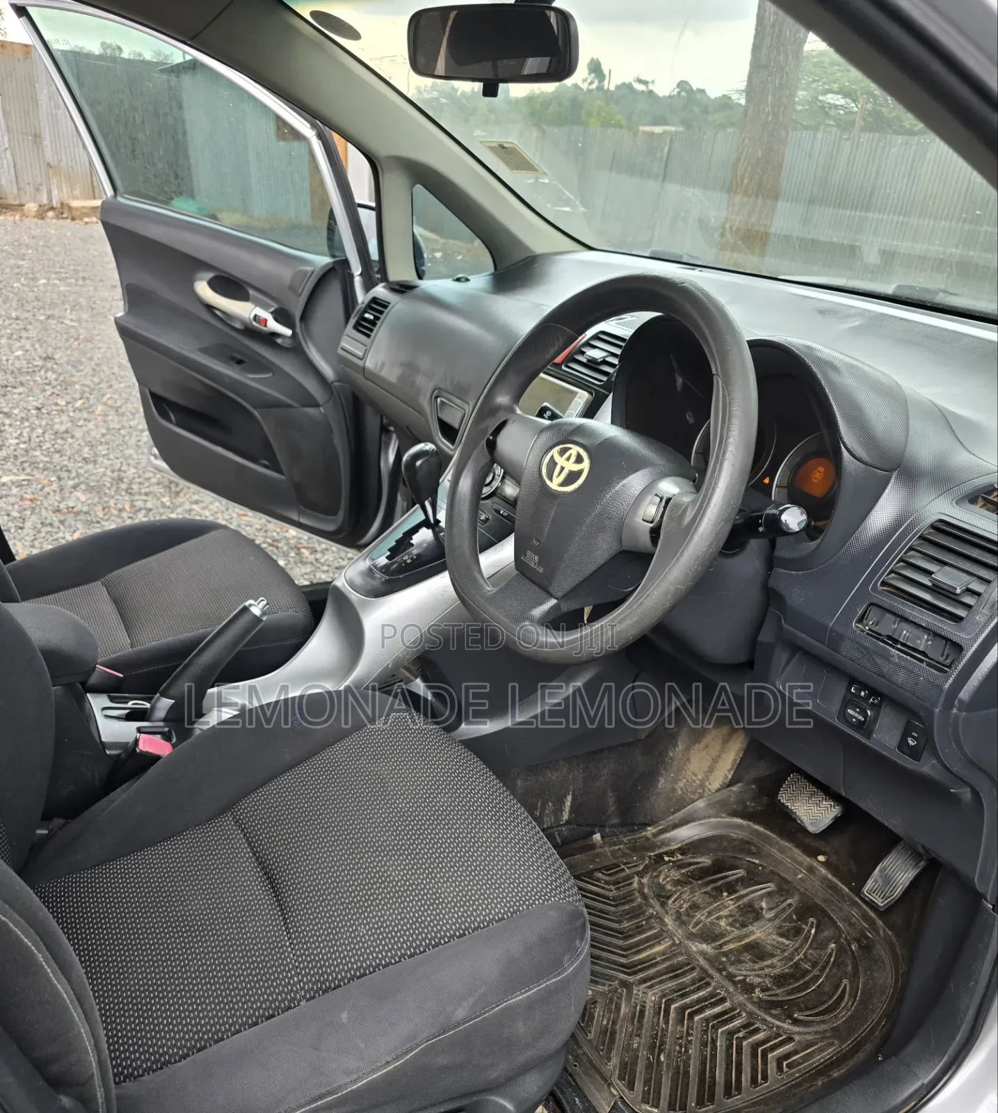 Toyota Auris 2010 Silver