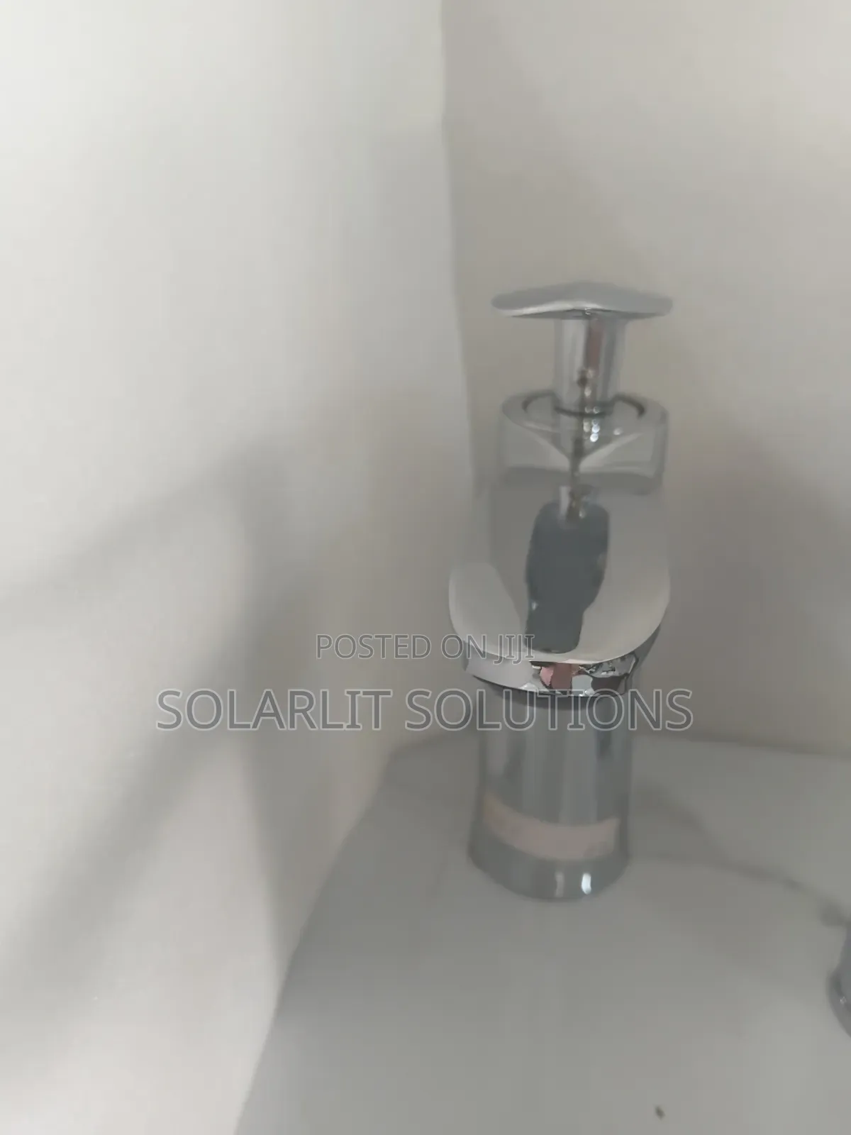 Modern Chrome Single-Handle Bathroom Basin Mixer Tap