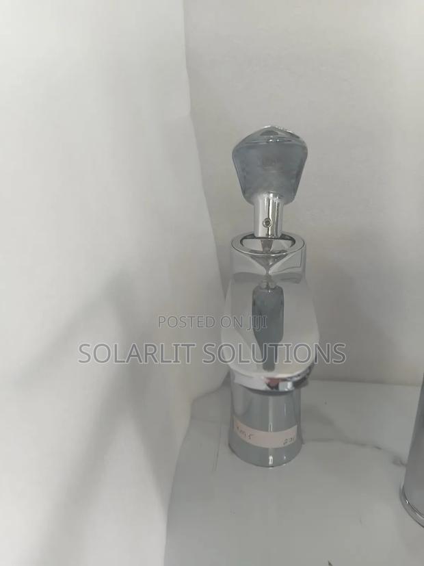 Modern Chrome Single-Handle Bathroom Basin Mixer Tap - thumbnail 2