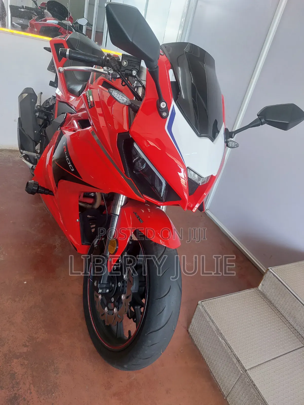 Taro TR400T 2026 Red