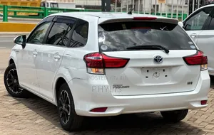 Toyota Corolla Fielder 1.5 Hybrid FWD 2019 White