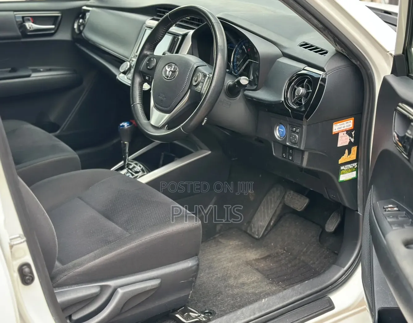 Toyota Corolla Fielder 1.5 Hybrid FWD 2019 White