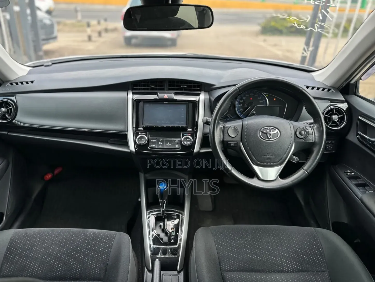 Toyota Corolla Fielder 1.5 Hybrid FWD 2019 White
