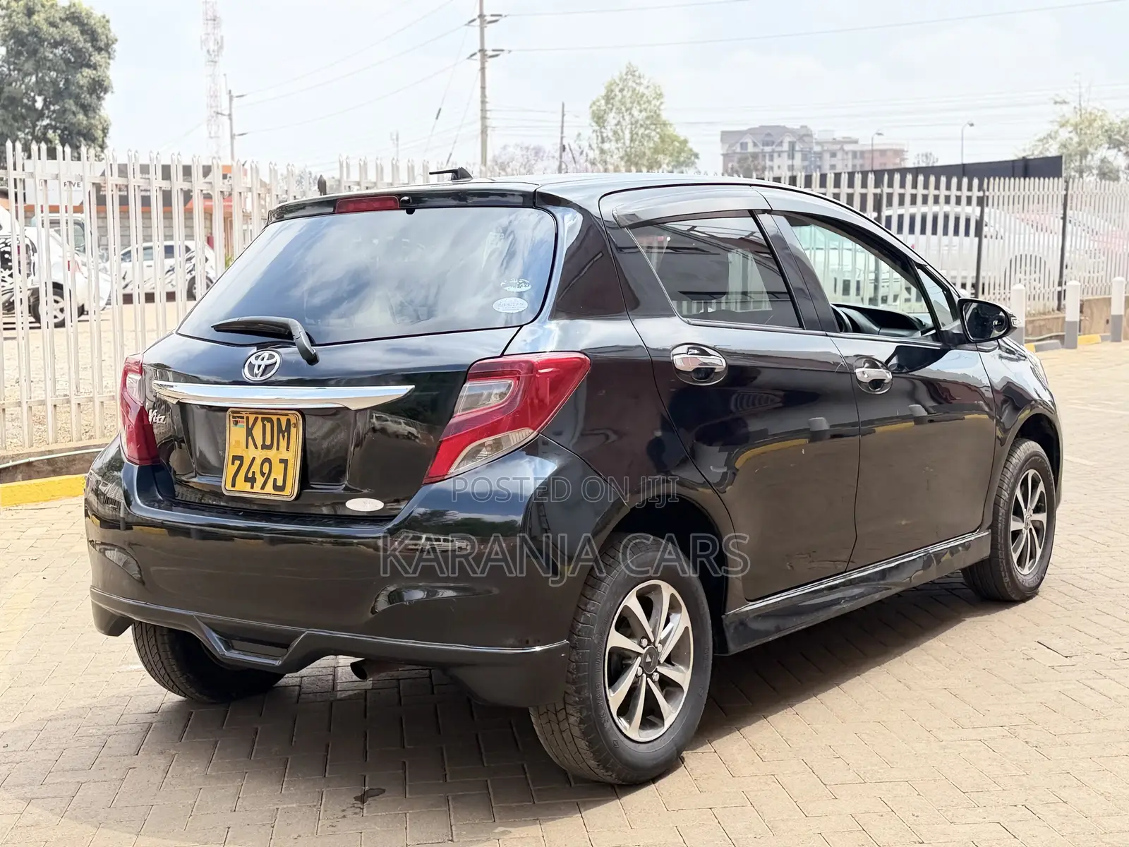 Toyota Vitz 1.3 FWD 5dr 2016 Black