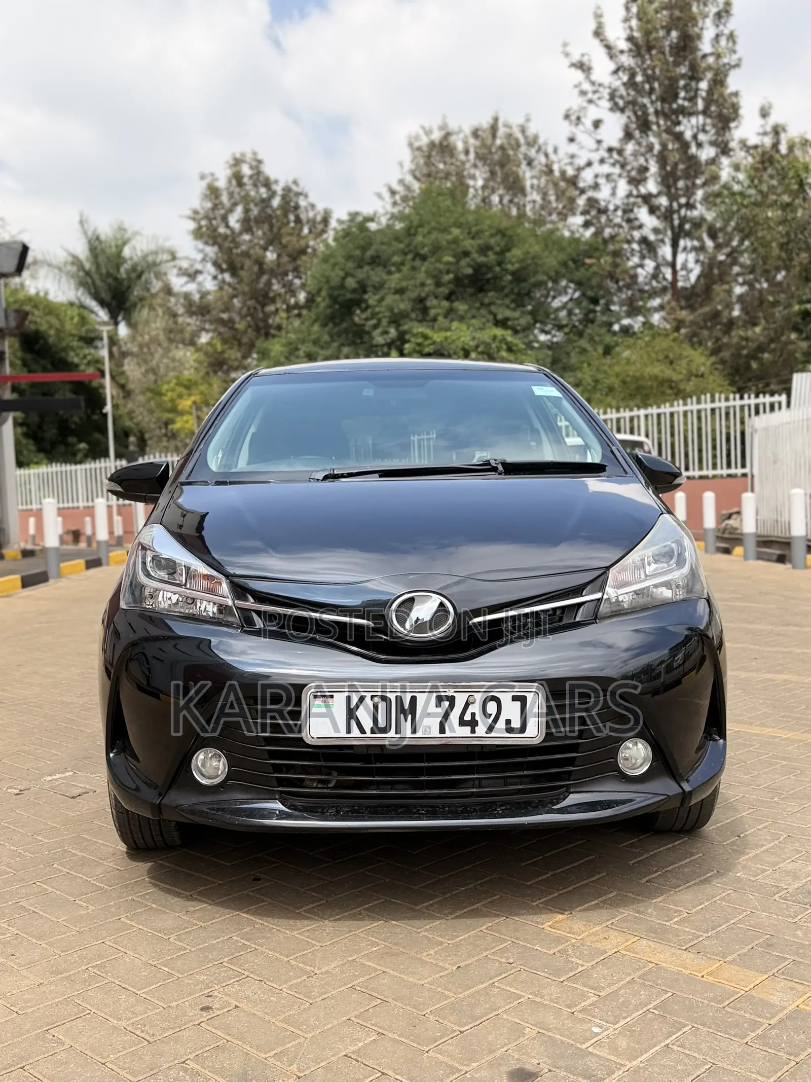 Toyota Vitz 1.3 FWD 5dr 2016 Black